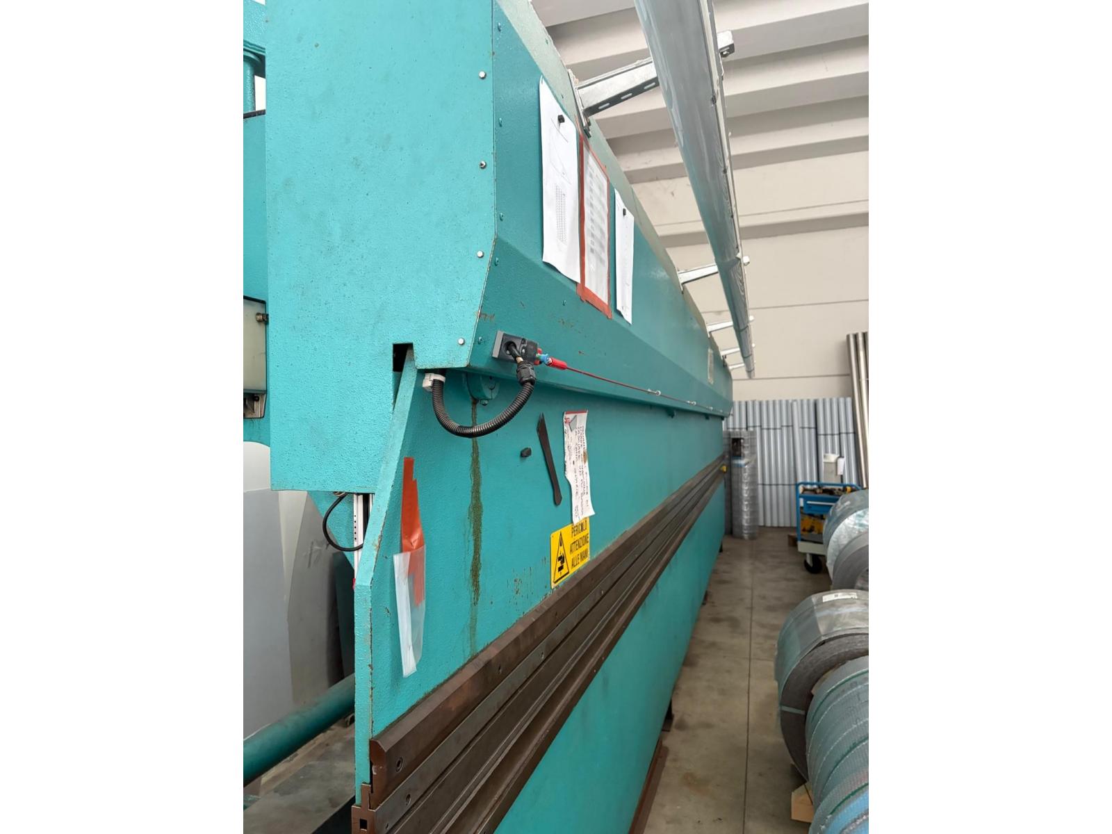 PRESSA PIEGATRICE PER LATTONERIA 8 MT