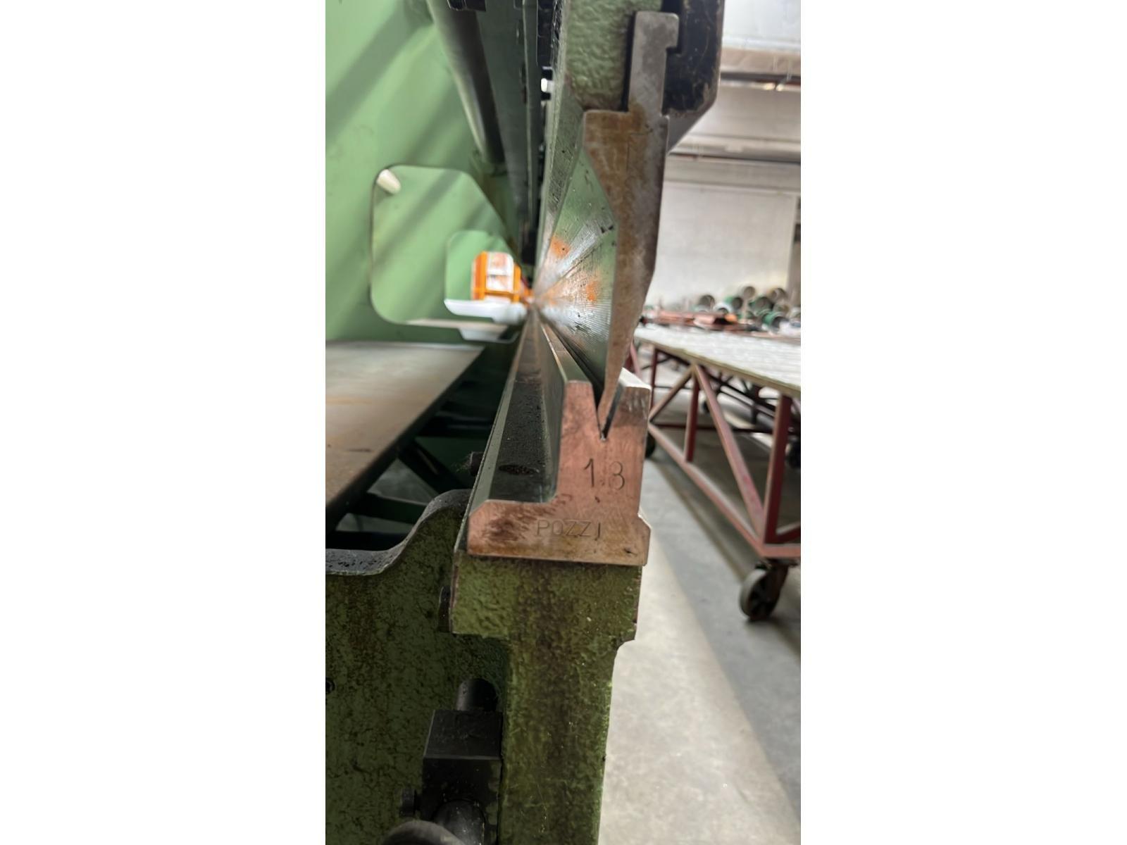 PRESSA PIEGATRICE PER LATTONERIA 8 MT