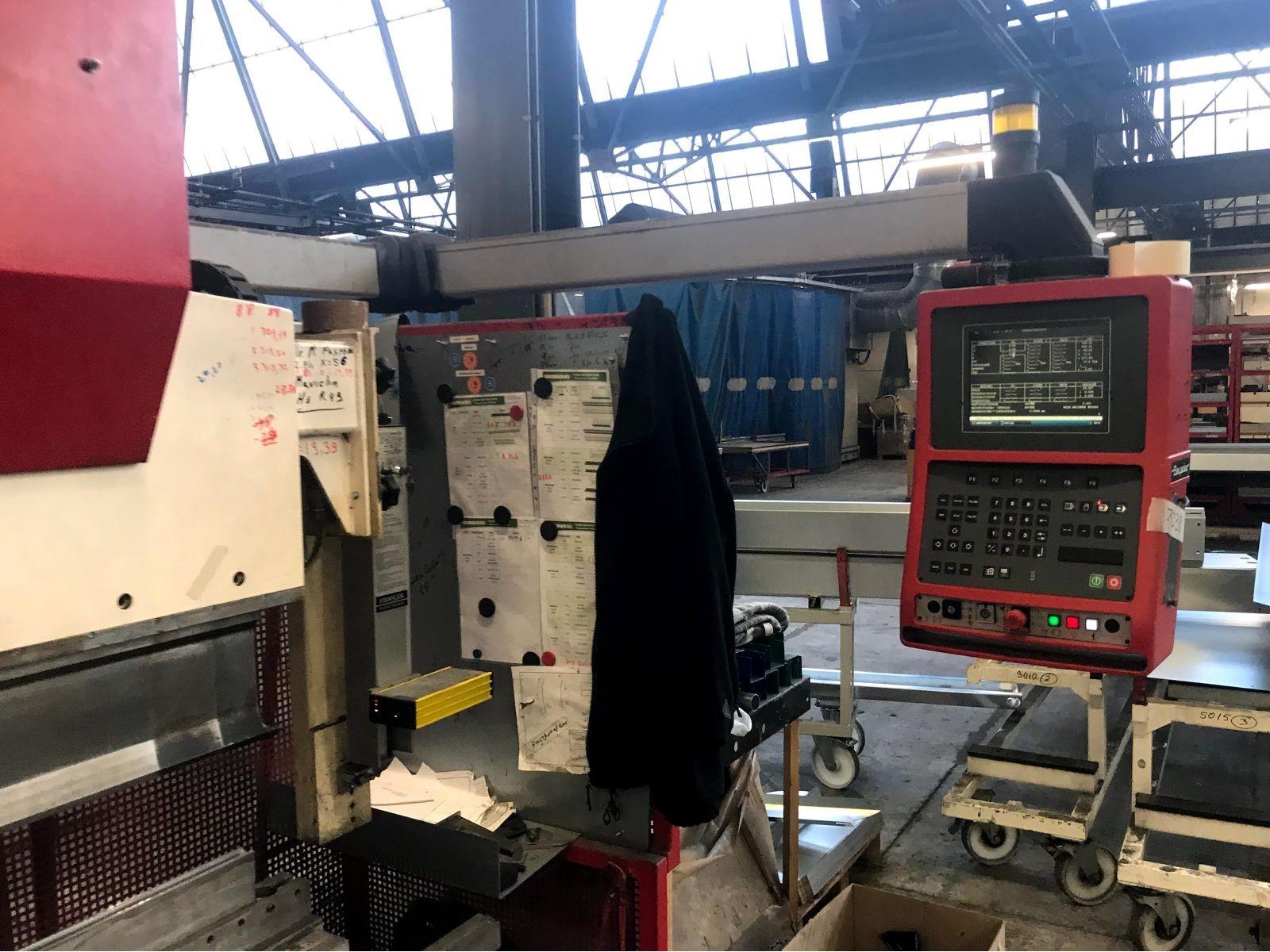 Pressapiegatrice Beyeler del 2002 a cnc 7.200 mm x 200  ton