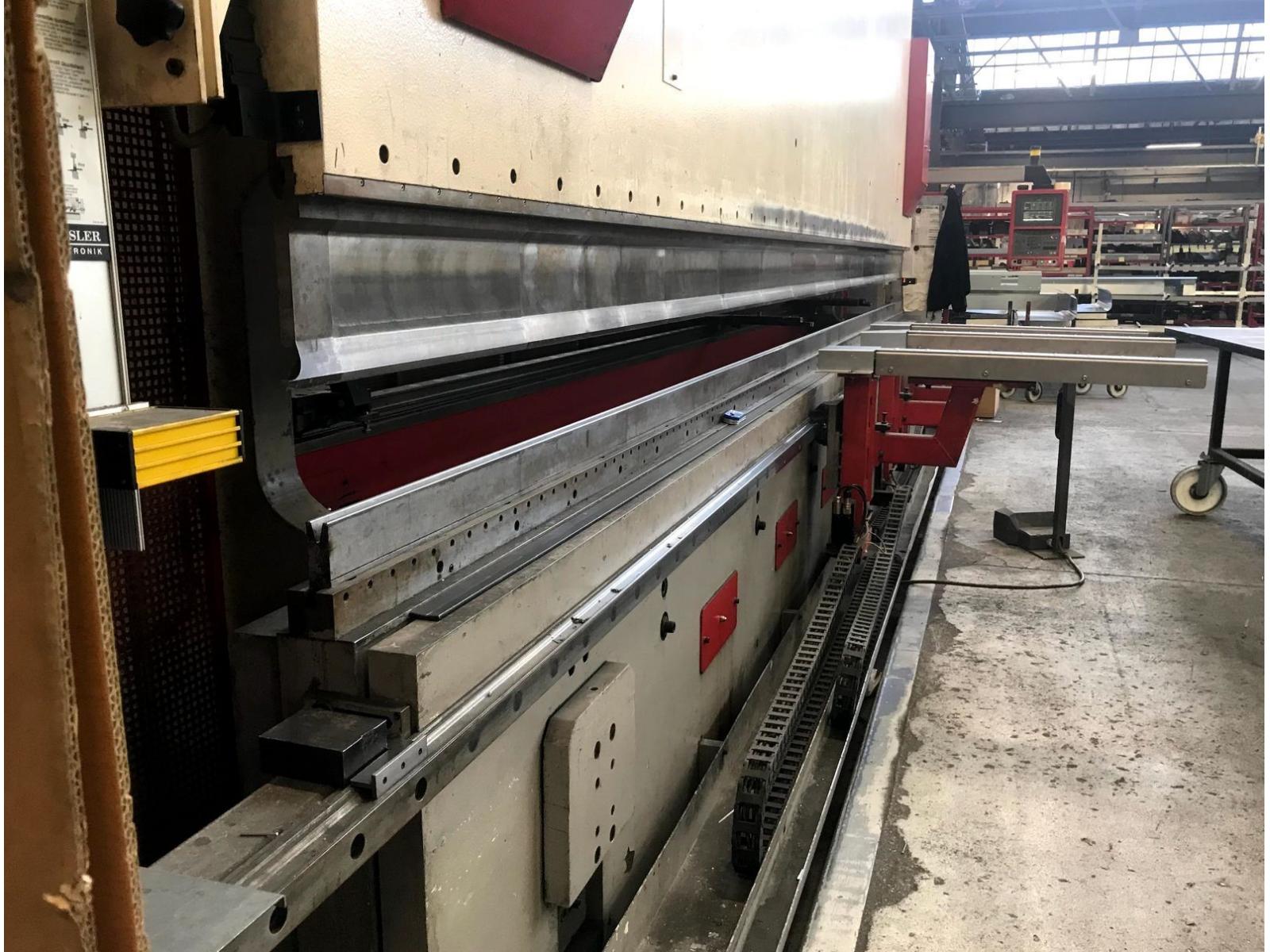 Pressapiegatrice Beyeler del 2002 a cnc 7.200 mm x 200  ton
