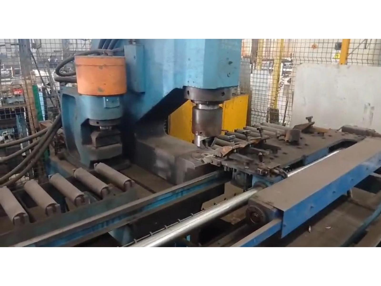 PUNZONATRICE AUTOMATICA PIASTRE A CNC