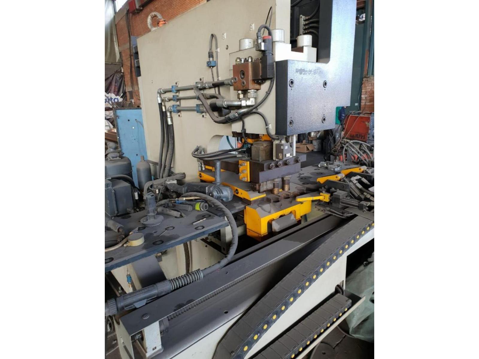 PUNZONATRICE FICEP A CNC