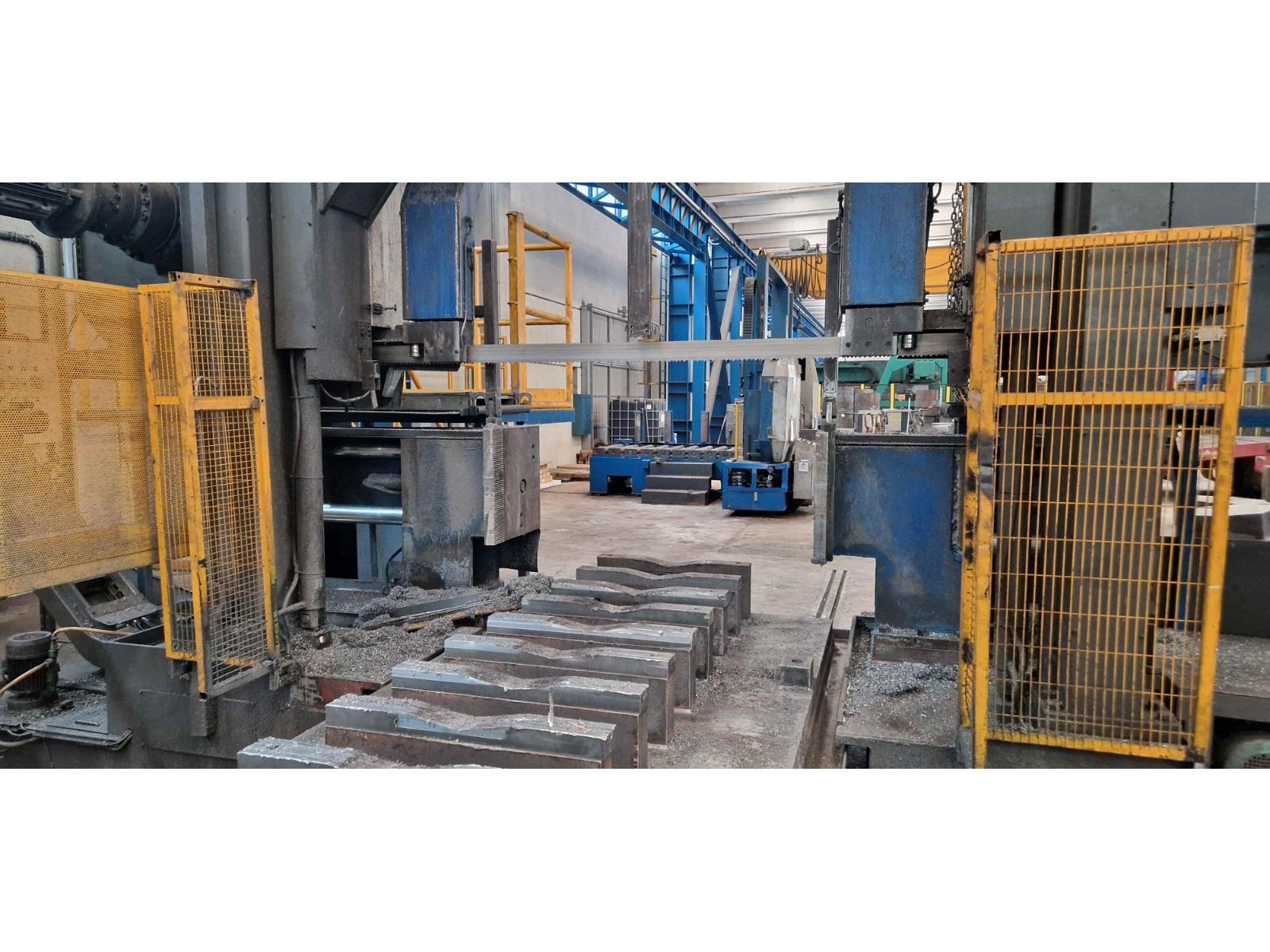 segatrice automatica pesante per forgiati  CNC DANOBAT 1.300 mm x 1.300 mm
