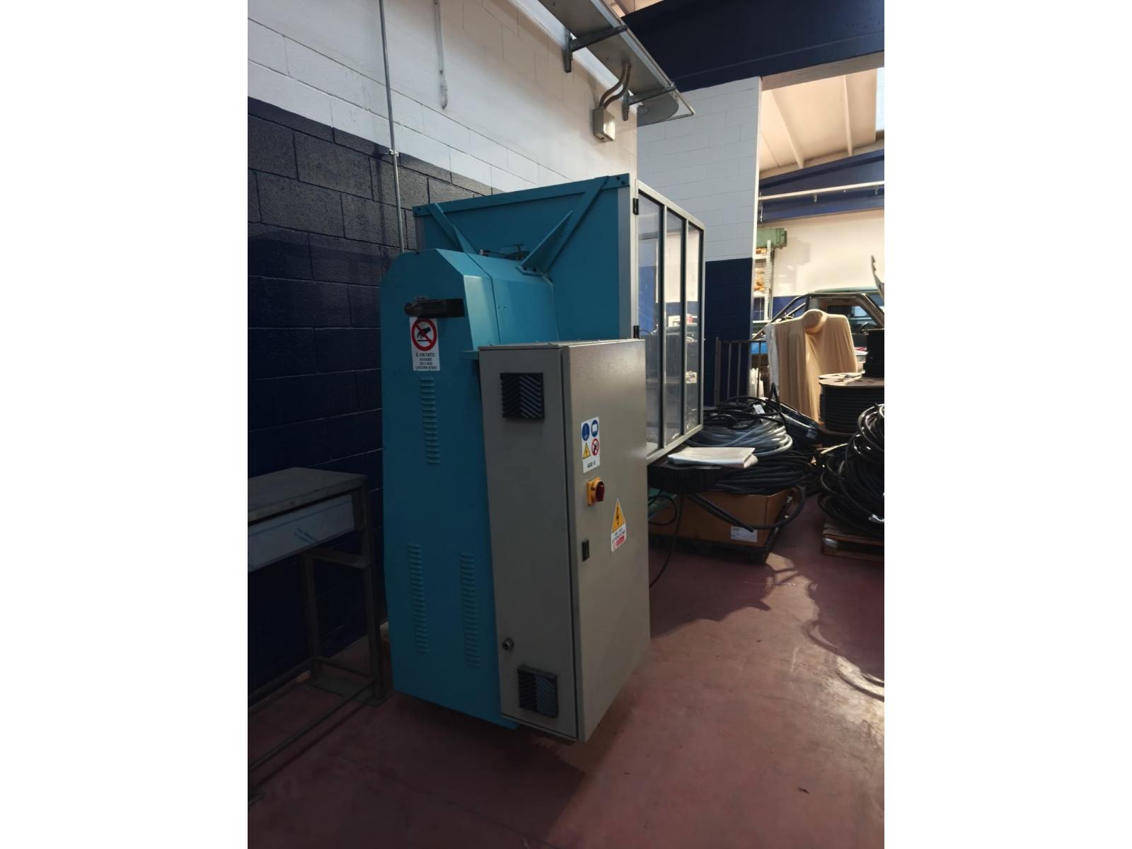 STOZZATRICE CON CORSA DA 300 MM